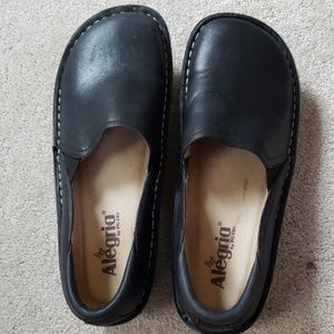 Like new alegria clogs